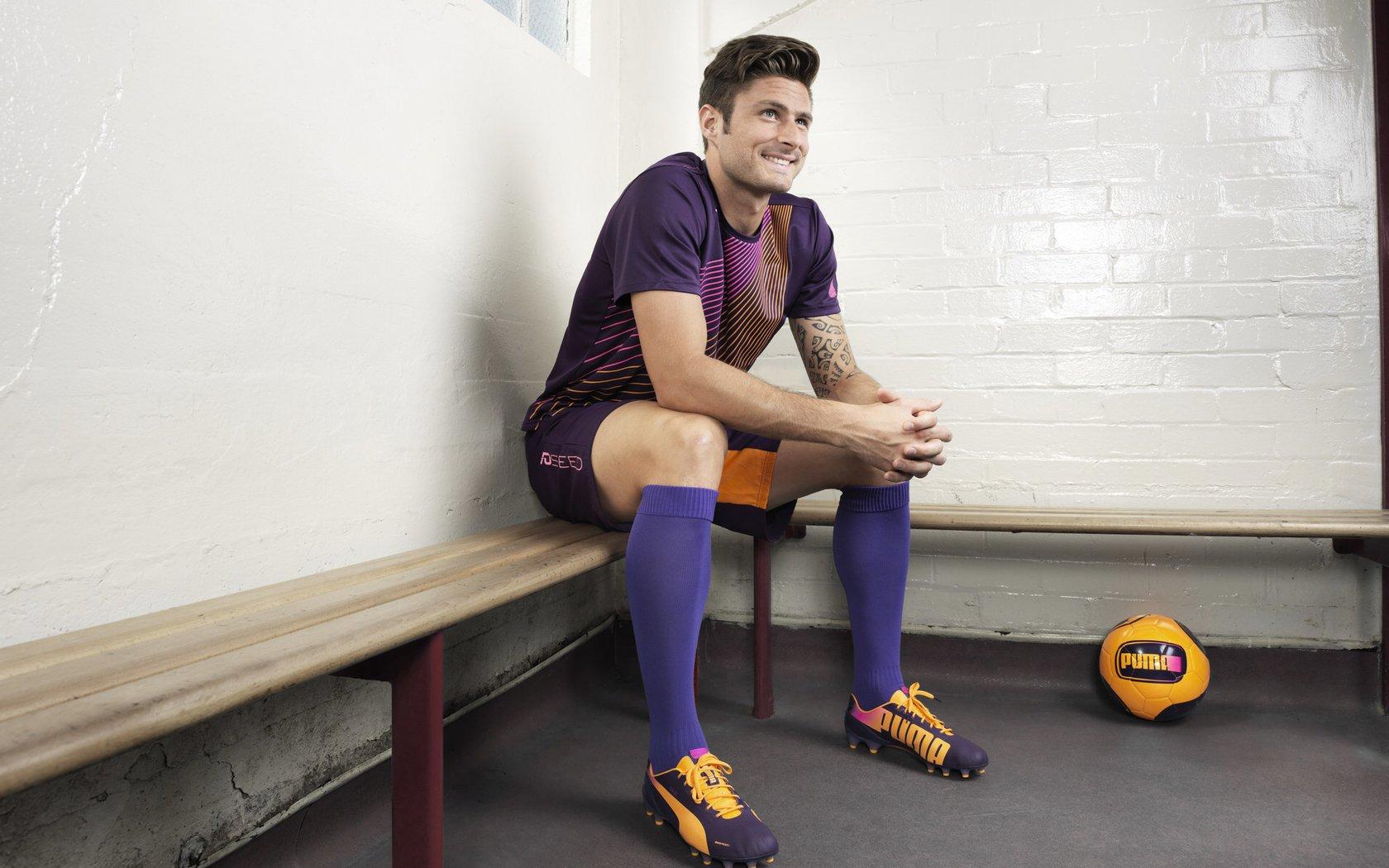 马内刚开刀卢卡斯也倒下，拜仁真的不买替补左闸？